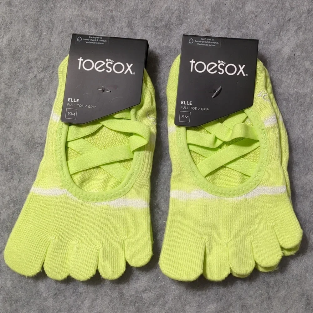 Toesox Lot Of 2 Full Toe Elle Pride Grip Women's Socks Size Small (6-8)